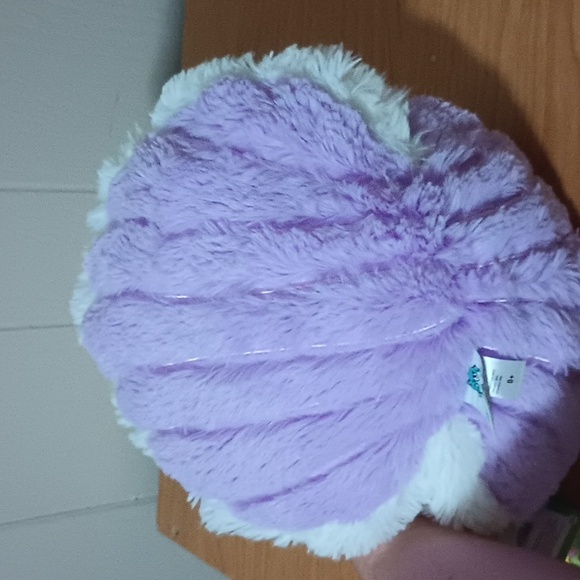 Squishable Clamshell with Pearl - Picture 2 of 6